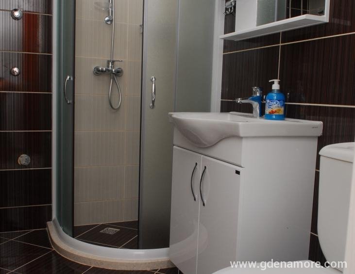 Jednosoban apartman sa terasom (kupatilo)